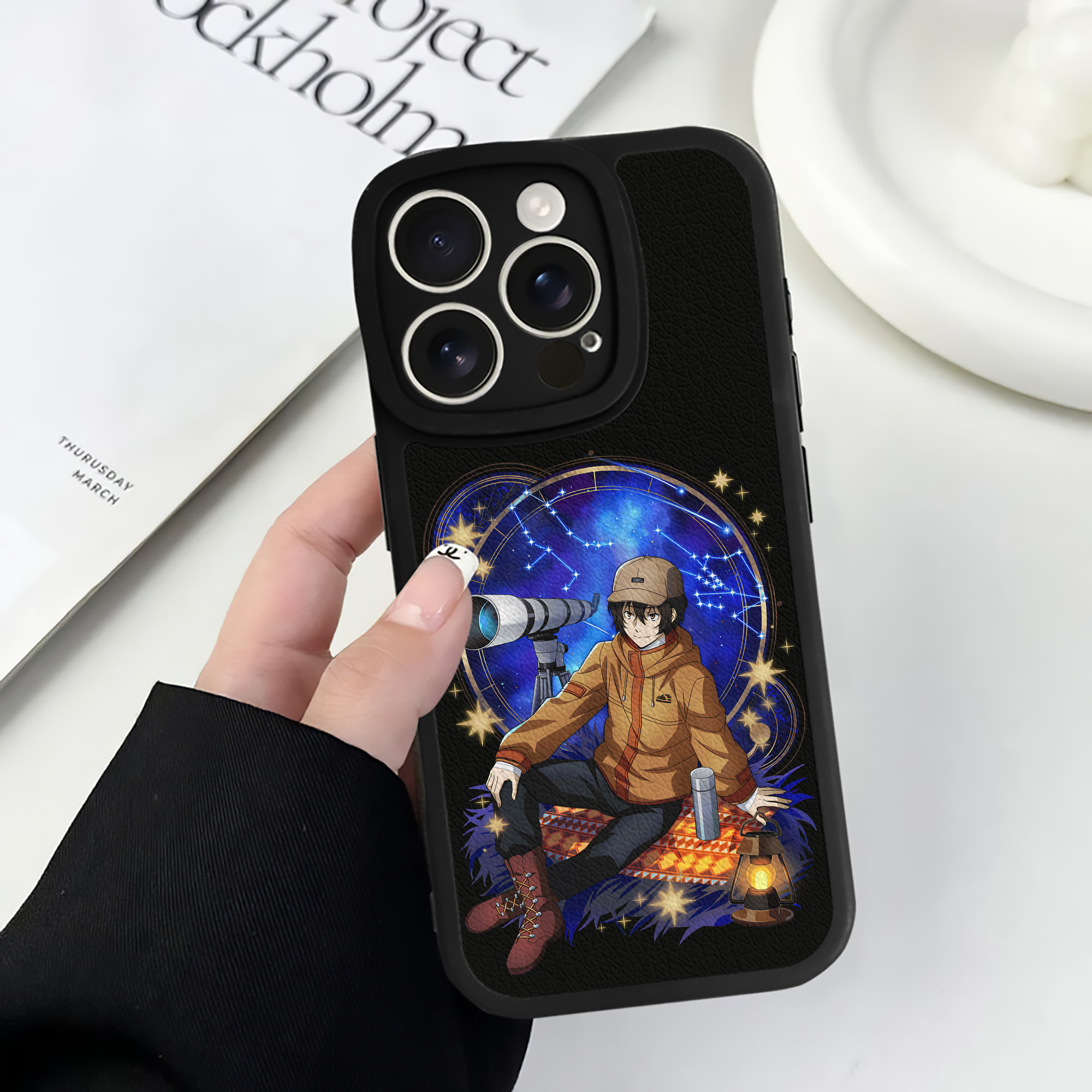 （画像用） 文豪ストレイドッグス Bungo Stray Dogs 【iPhone 16シリーズ対応】シリコンスマホケース（レザー調） 材質：シリコン